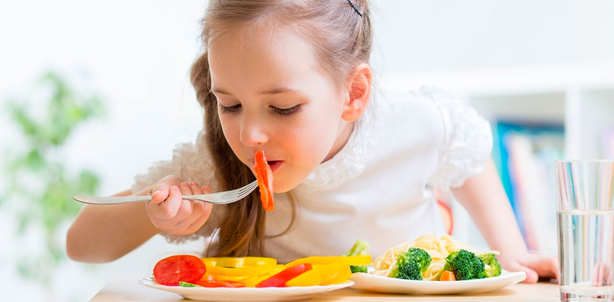Quanto tempo deve durar as refeições das crianças?