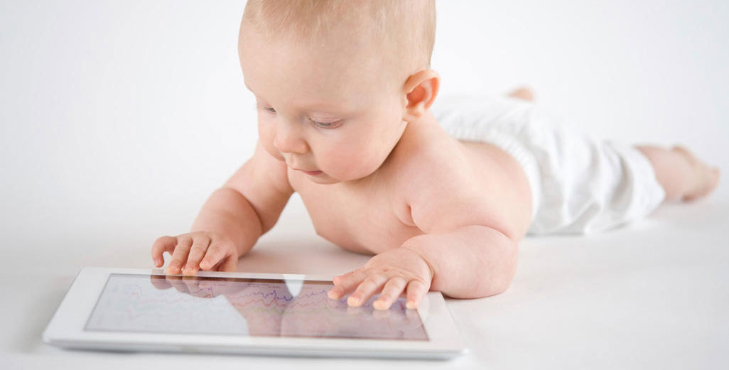 Não deixe seu bebê comer em frente a TV